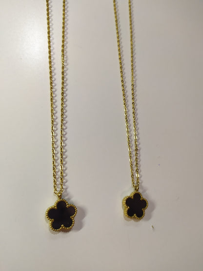 Collar con colgante trebol cinco hojas negro - additional image 14